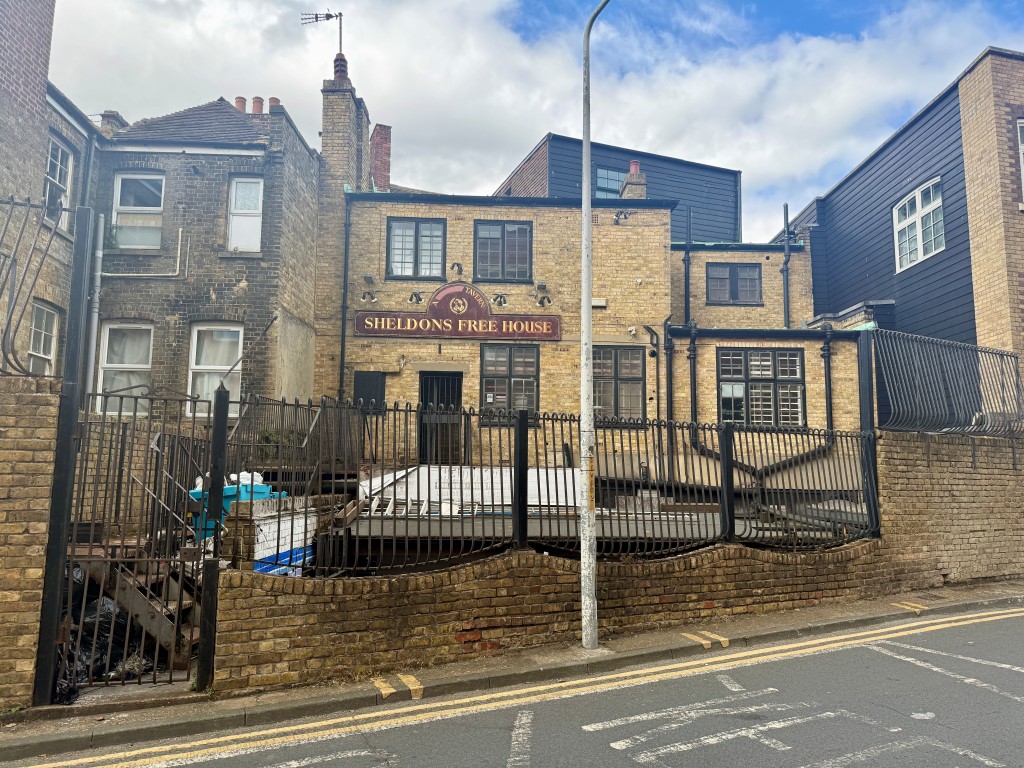 Lot: 45 - COMMERCIAL INVESTMENT WITH PLANNING FOR CONVERSION OF UPPER PARTS - Rear of building